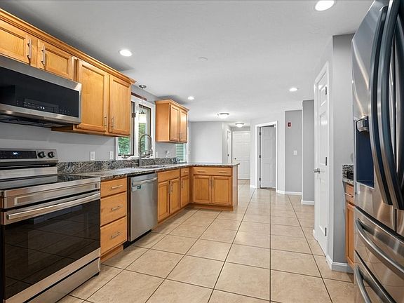 4th image of 104 Alana Dr