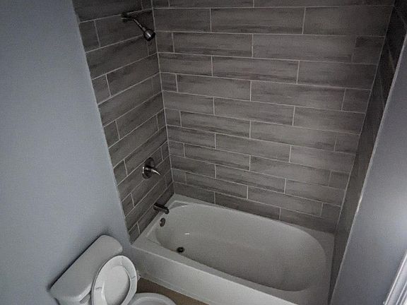 5th image of 2805 Chicago Ave