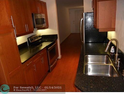2nd image of 402 SW 14th Ave #402