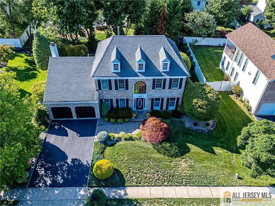 1st image of 25 Dickinson Rd