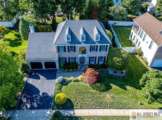 25 Dickinson Rd, Kendall Park, NJ 08824