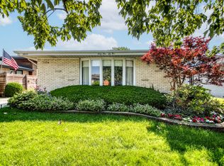 6955 N Dowagiac Ave, Chicago, IL