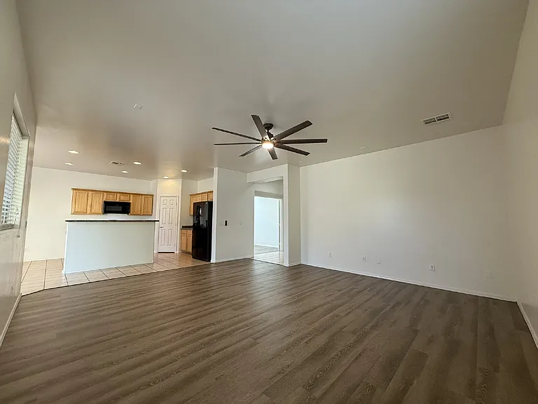 7258 W Palmaire Ave — Photo 8