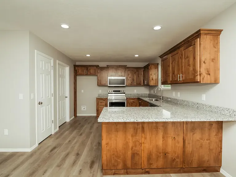 1371 E Macon St — Photo 7
