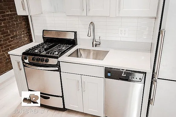 Rented by Jonis Realty | media 29