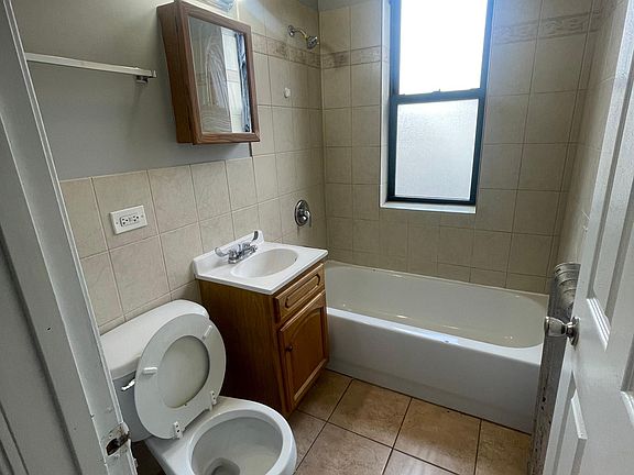 3rd image of 7254 S Jeffery Blvd APT 207