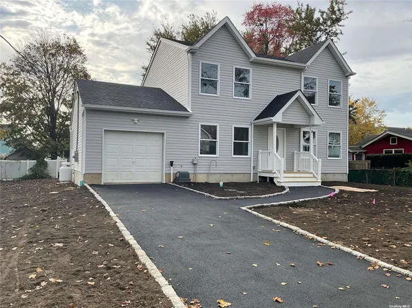8 W Narcissus Road, Mastic Beach, NY 11951