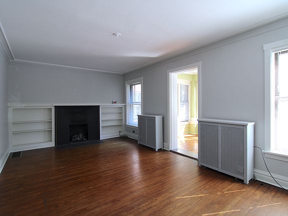 4th image of 1328 W Farwell Ave Floor 1