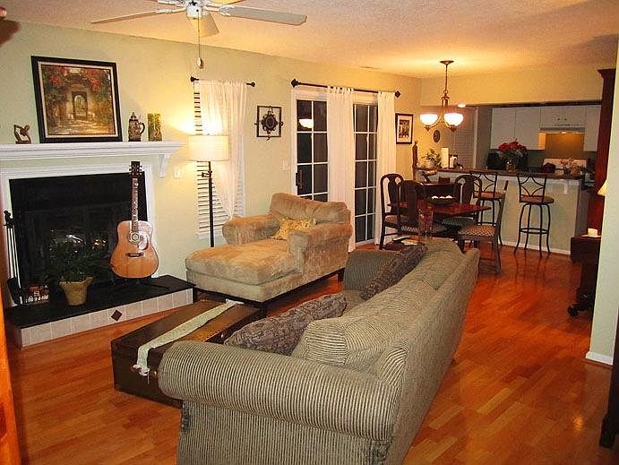 Open concept living/dining area