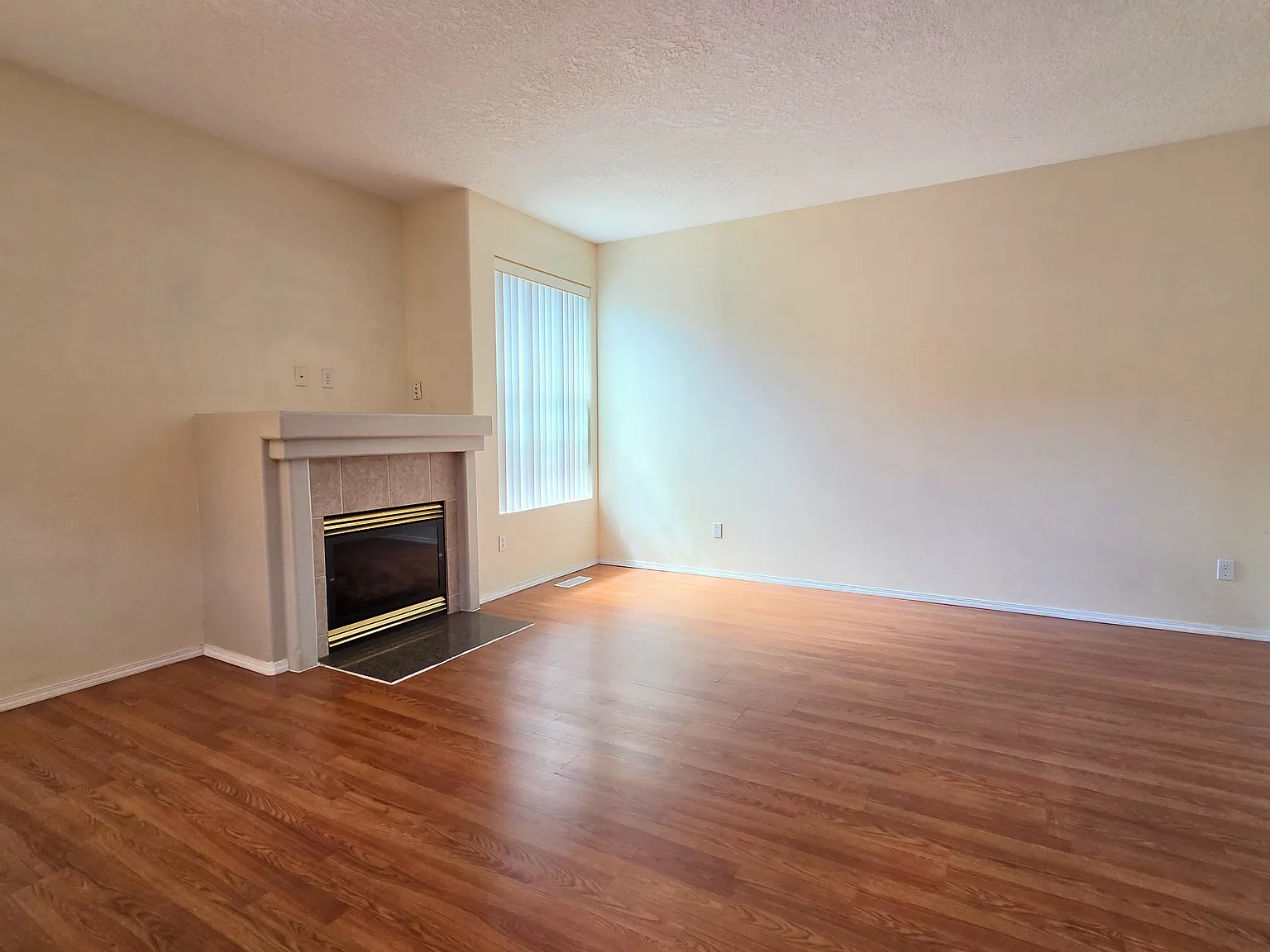 4 bed, 2192 sqft, $3,050 — Photo 4