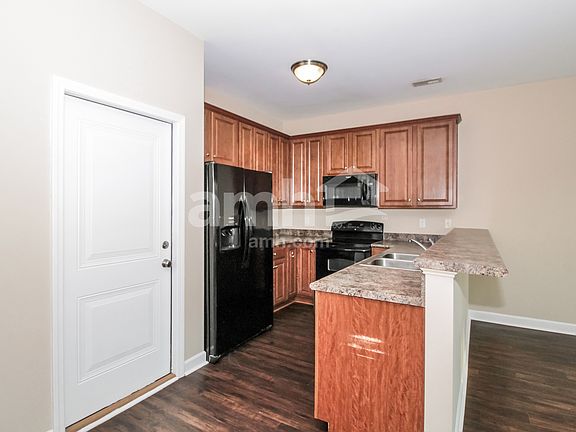 4th image of 28 Thornbury Dr