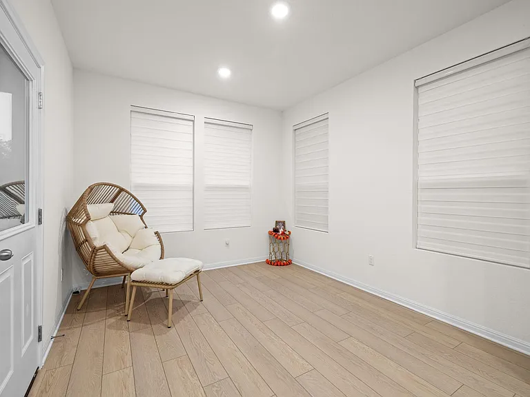 2604 Acoma Ln — Photo 11