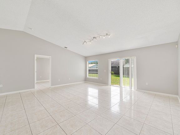 4th image of 266 Chadworth Dr
