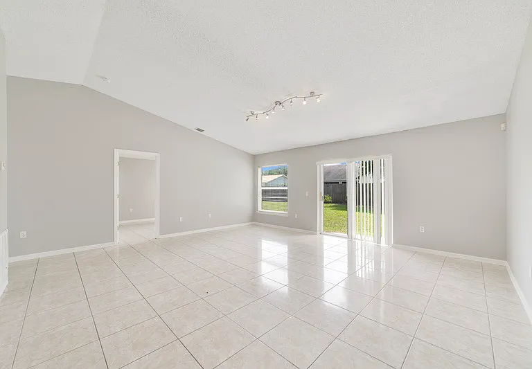 266 Chadworth Dr — Photo 4
