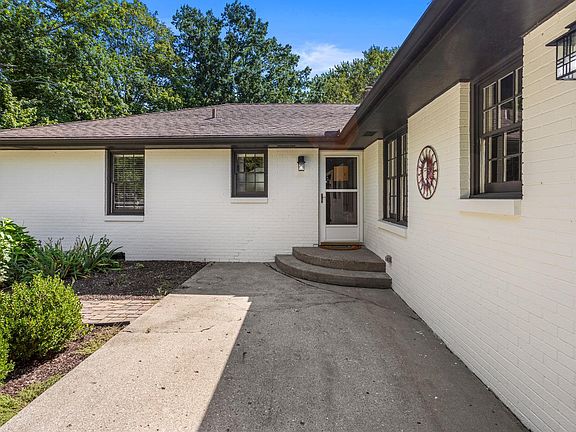 3rd image of 1107 Foothill Dr
