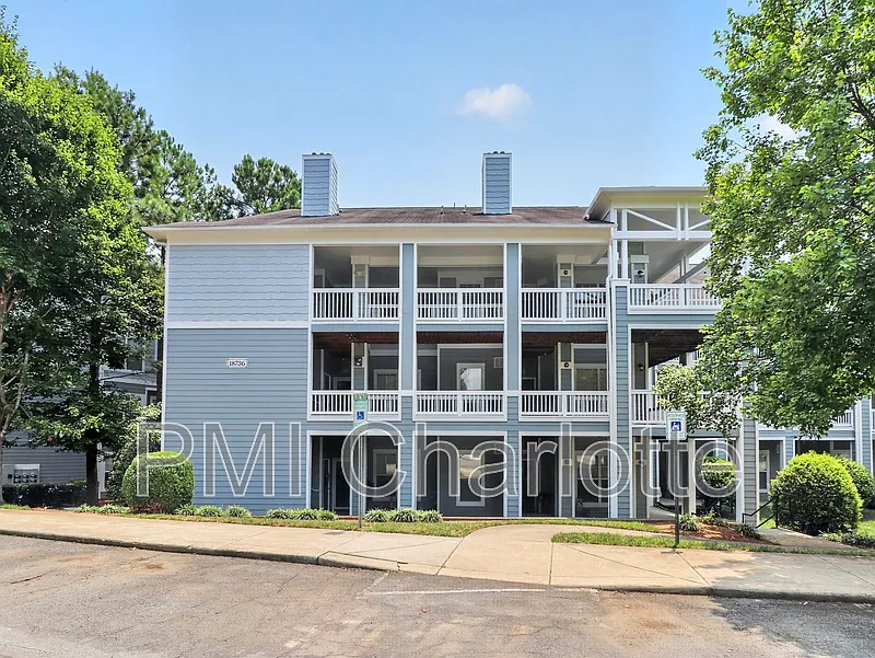 Admirals Quarters — Photo 1