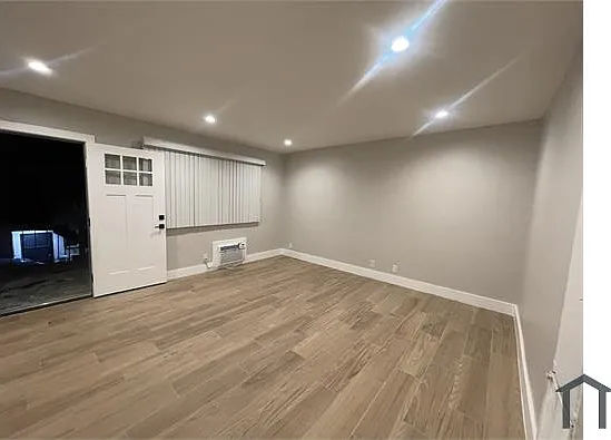 14921 Vanowen St #4 — Photo 8