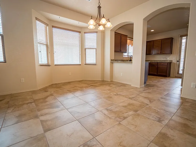278 Bainbridge Dr — Photo 6