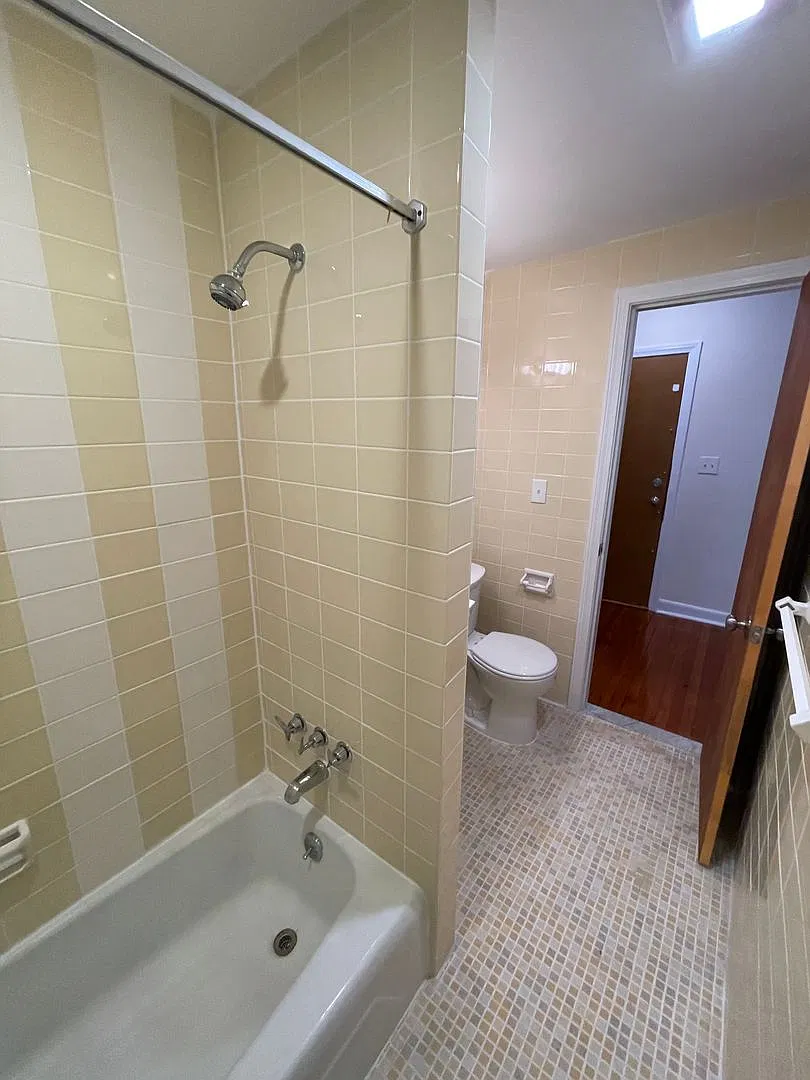 One Bedroom in Clean Elevator Building — Photo 4