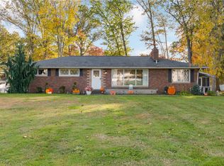2084 Hazel St NE, Hartville, OH 44632