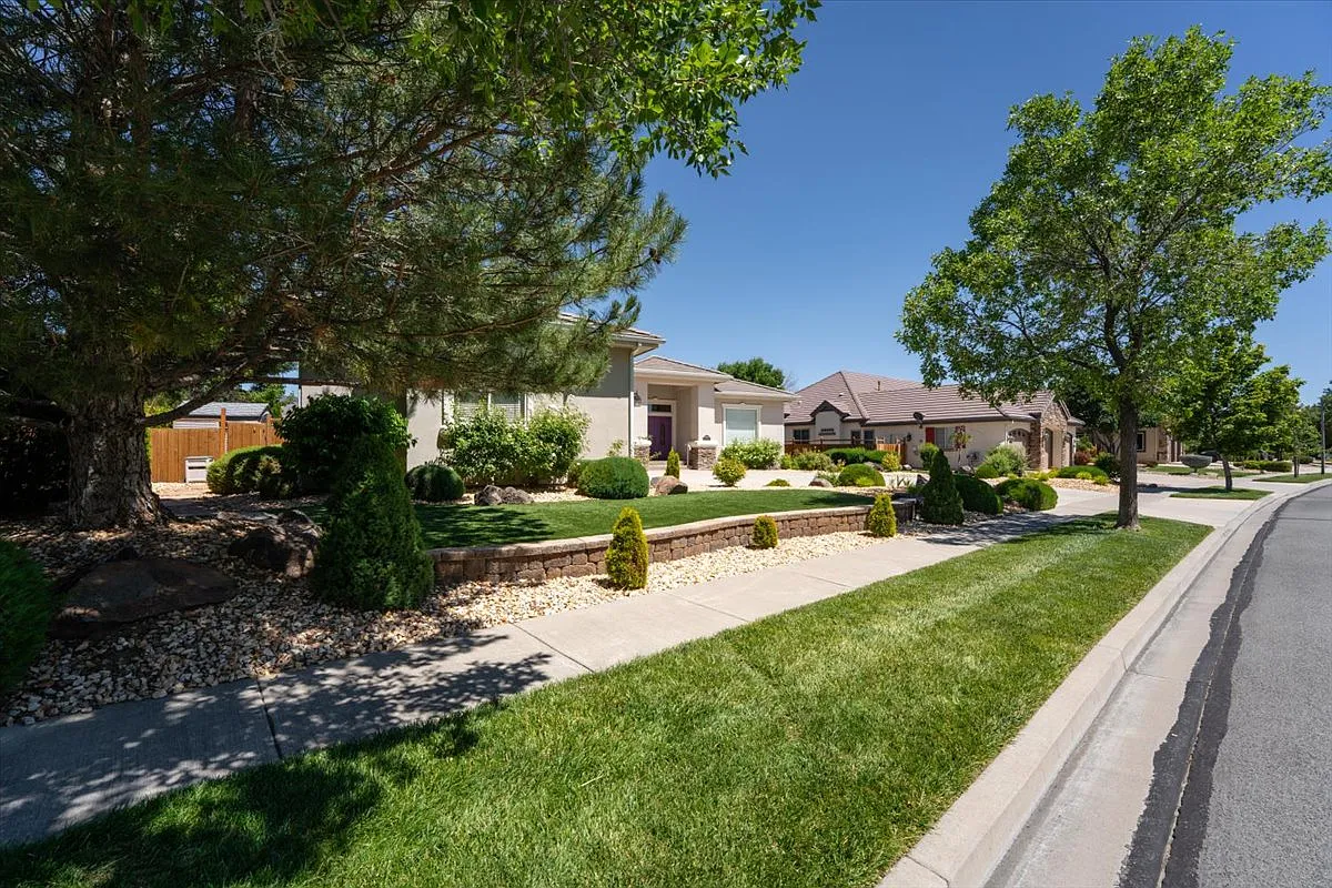 3 bed, 2742 sqft, $5,500 — Photo 3