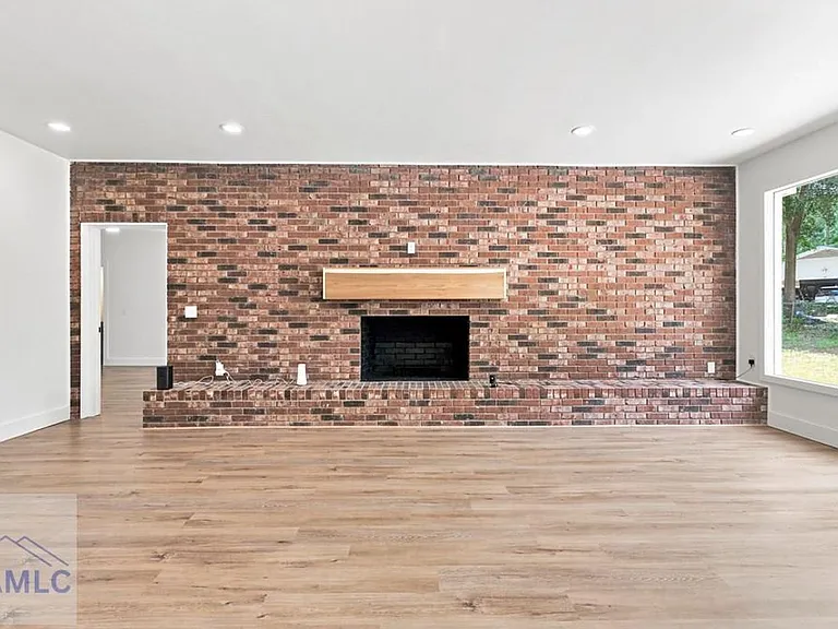 762 E Bay St — Photo 23