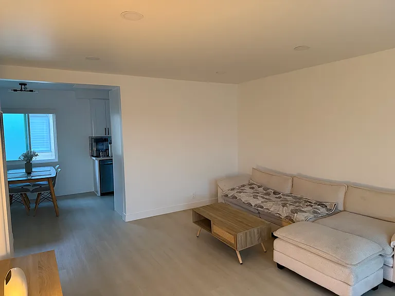 410 N Market St #14 — Photo 5