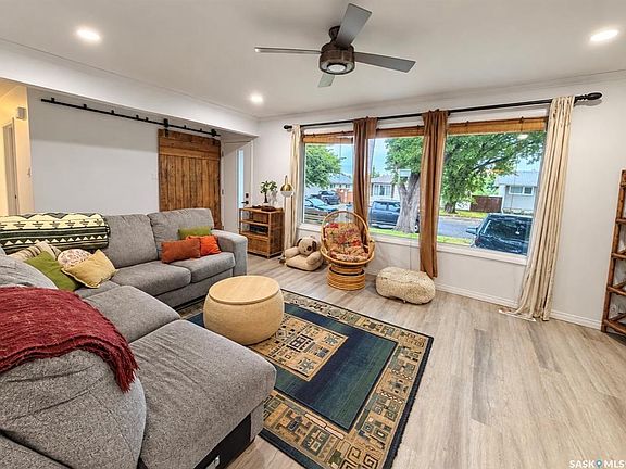 5th image of 270 Conlin DRIVE