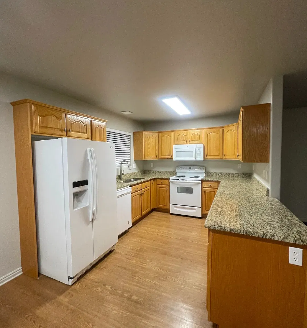 2 bed, 1050 sqft, $1,600 — Photo 4