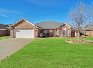1805 Foxtail Cir, Altus, OK 73521