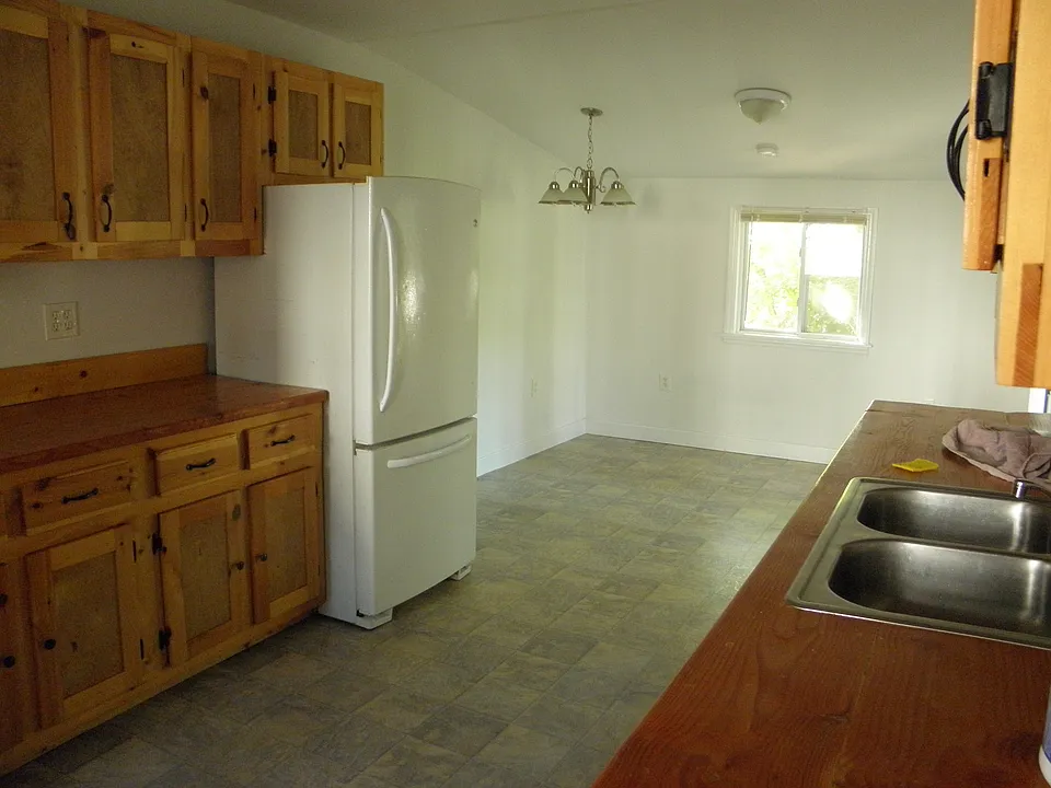 ATTACHED DINING R00M