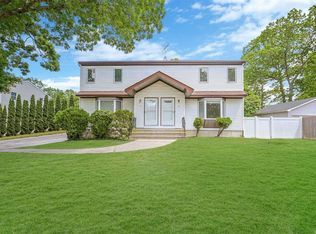 68 Brandt Ct, Bay Shore, NY 11706