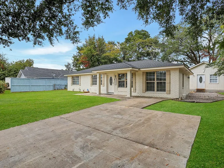 720 Dixon St — Photo 3