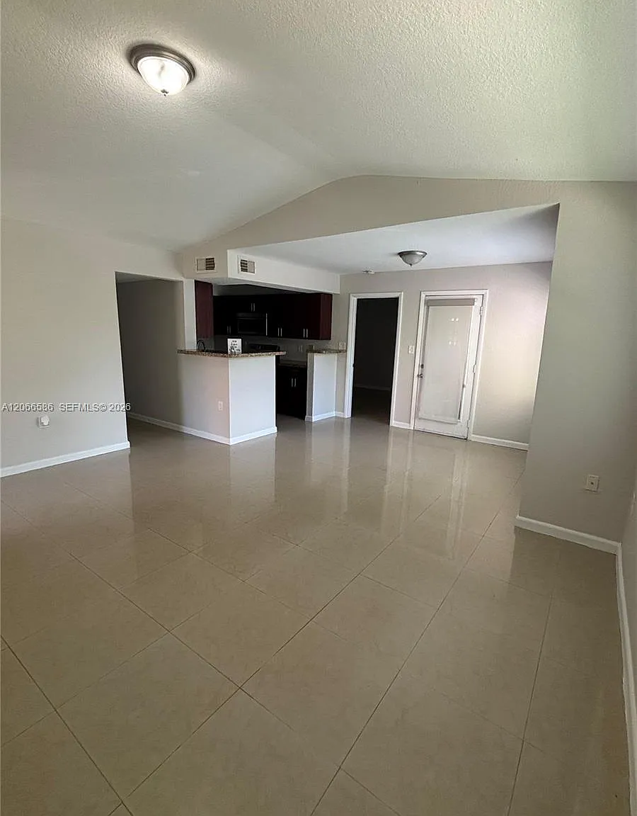 Biscayne Beach Club Condo — Photo 3