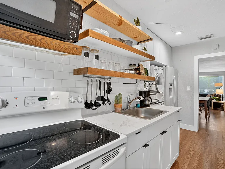 7811 NE 10th Ct #7815 — Photo 6