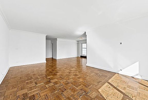 4th image of 215 E 68th St APT 17T