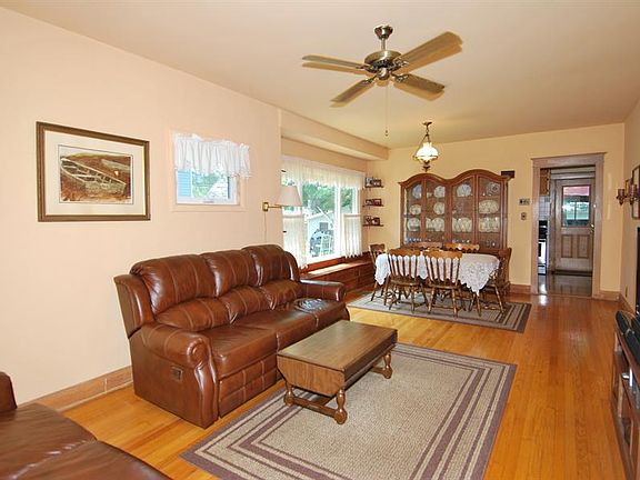 4th image of 442 N Stone Ave