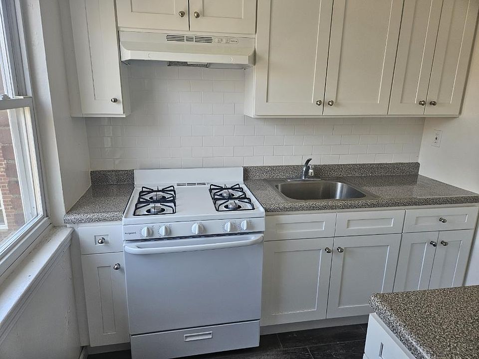 1st image of 264 Broad Ave #B7