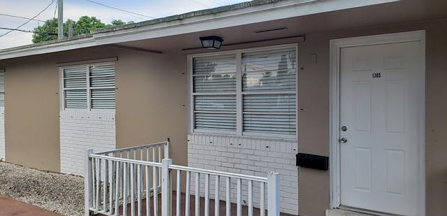1st image of 1305 N 19th Ave #1305