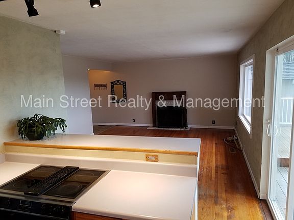 3rd image of 2215 E 35th St