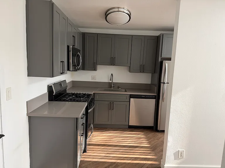 310 1/4 S Kenmore Ave #201 — Photo 13