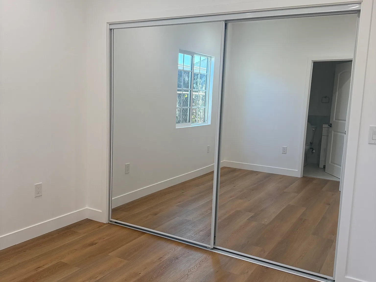 1 bed, 400 sqft, $2,000 — Photo 3