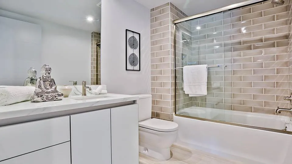 727 Wilcox Ave — Photo 2