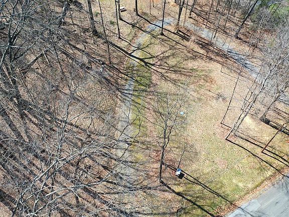 2nd image of Pine Circle Dr