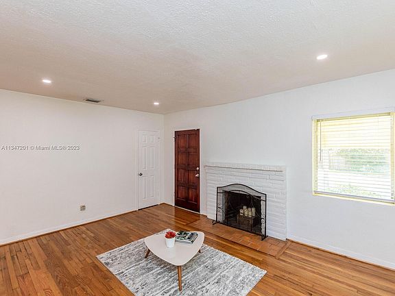 4th image of 3463 Percival Ave #3463