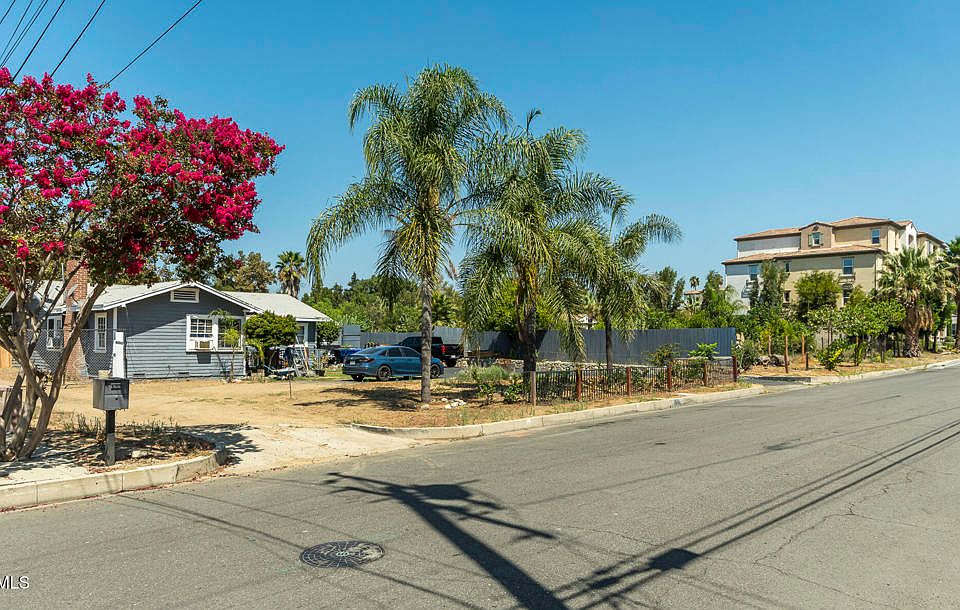 1st image of 890 S Magnolia Ave