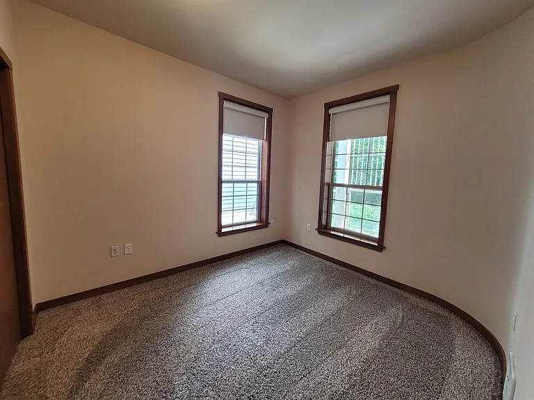 910 Gladstone St #110 — Photo 15
