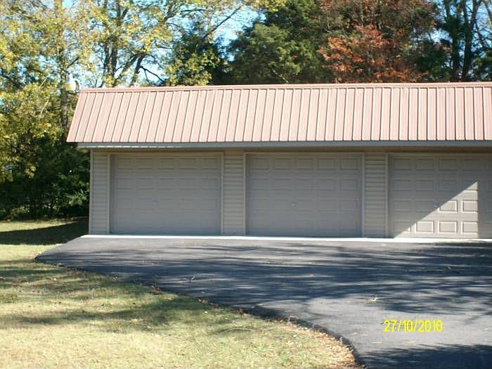 2nd image of 2612 Blackman Rd