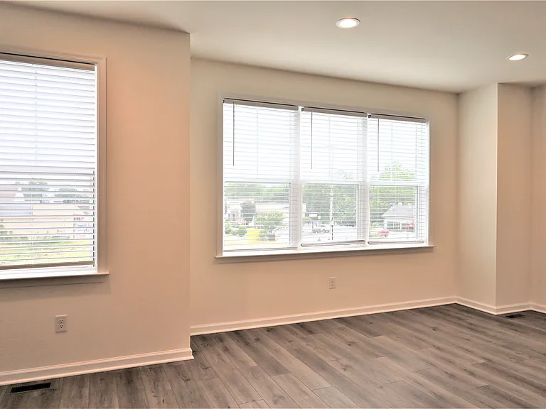61 Becker Dr — Photo 3