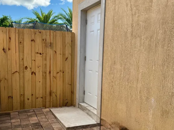 657 SE 30th Ter, Homestead, FL 33033